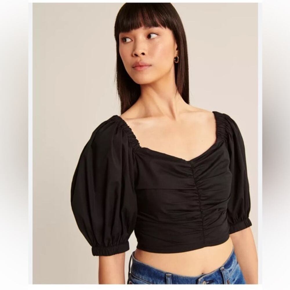 Abercrombie and Fitch Women’s crop ruched puffy sleeve size small NWOT